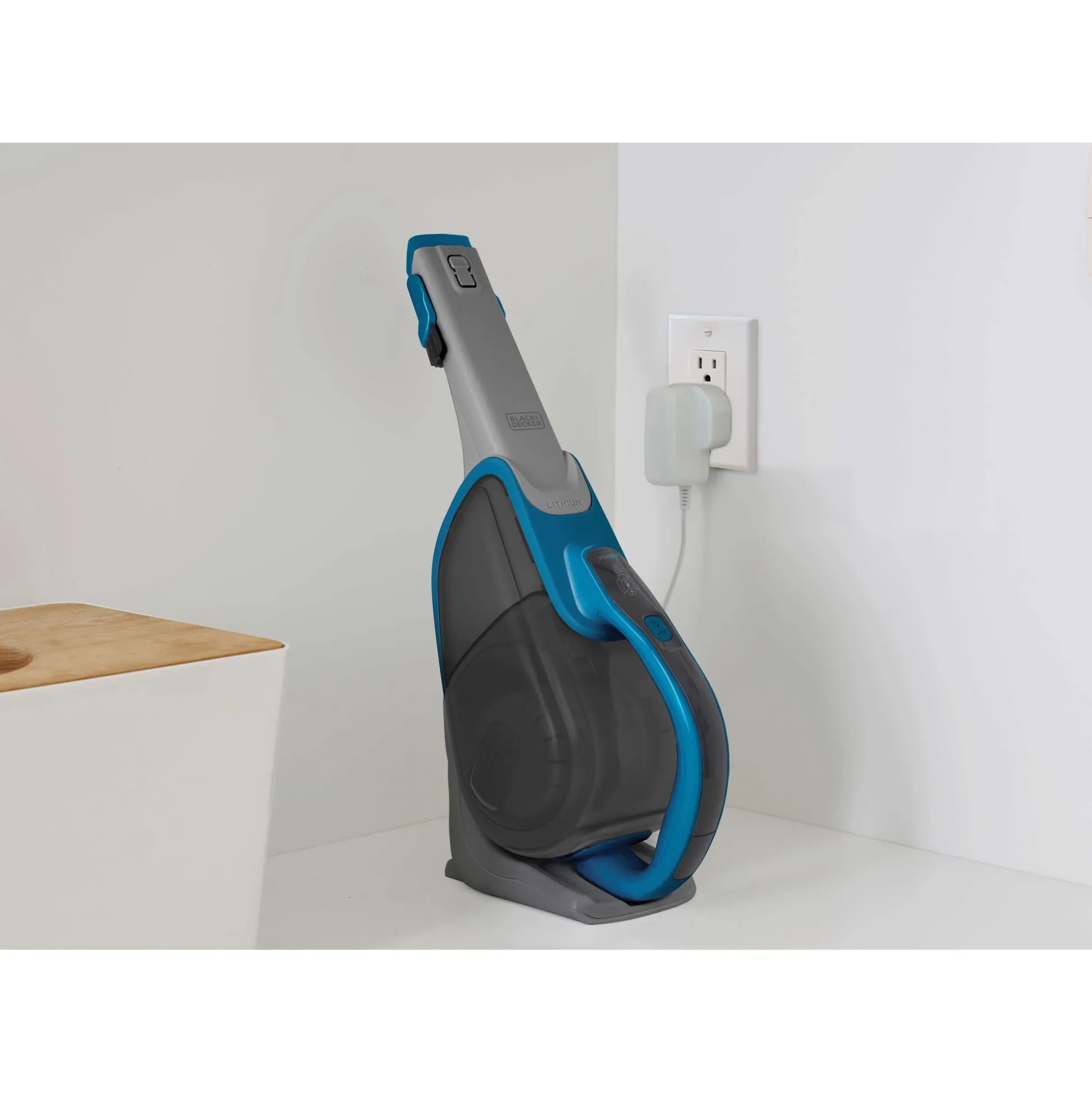 dustbuster® Hand Vacuum (Deep Ocean Blue + Base Charger with SMARTECH™)